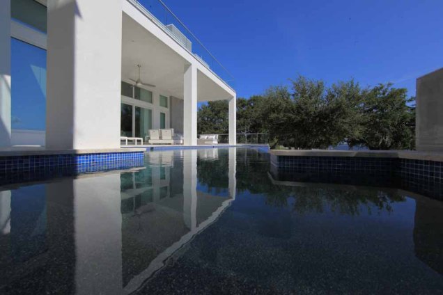 Tampa Pool Builder - Hive Outdoor Living custom pool reflection